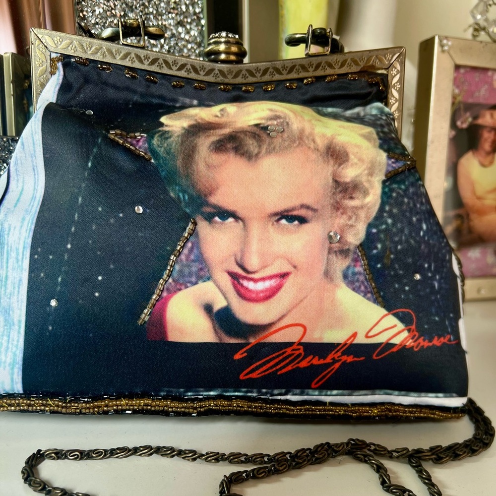 Vintage Marilyn Monroe Black and Gold Chain Bag